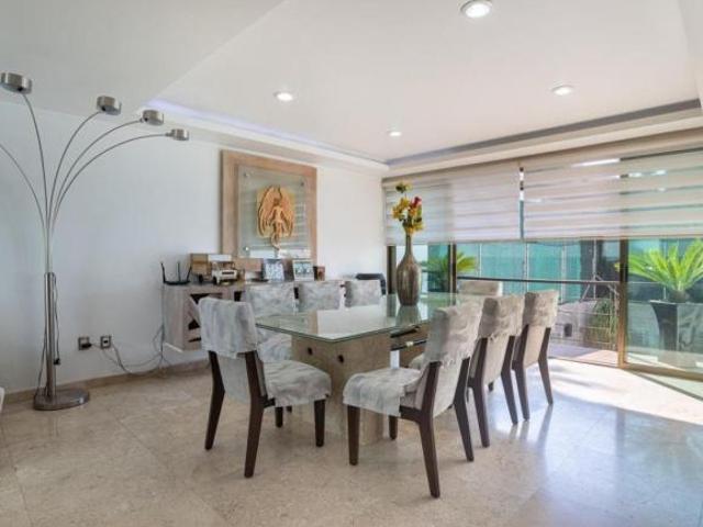 VENTA DE AMPLIA RESIDENCIA 4 RECAMARAS Y TERRAZA EN CONDOMINIO EN EL VALLE DE TEPEPAN TLALPAN CDMX