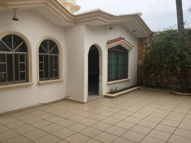 Venta de Bonita Casa en Francisco. Tellez, Col. Playa Sol