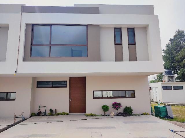 VENTA DE CASA MODELO MALAUI EN RESIDENCIAL PASEO JURICA EN METEPEC