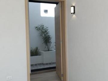 Venta de Casa moderna, atrás Plaza San Diego