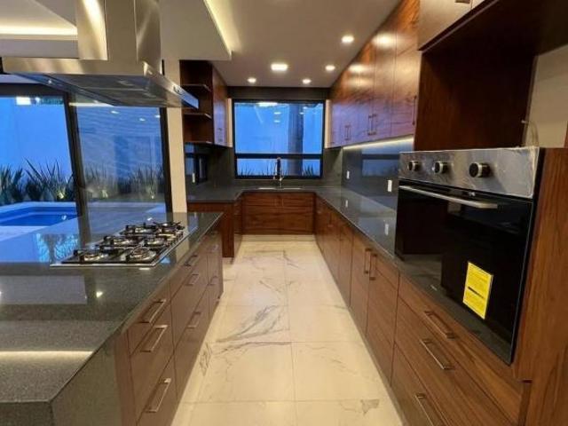 VENTA DE CASA MODERNA EN PRIVADA DE DELICIAS, CUERNAVACA