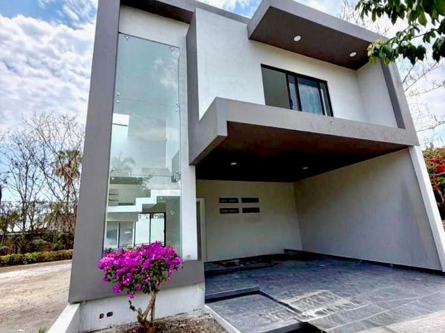VENTA DE CASA NUEVA MODERNA EN JIUTEPEC, MORELOS