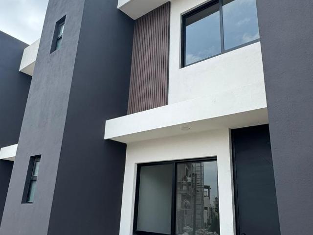 Venta de casa nueva en Brisas del Lago zona norte