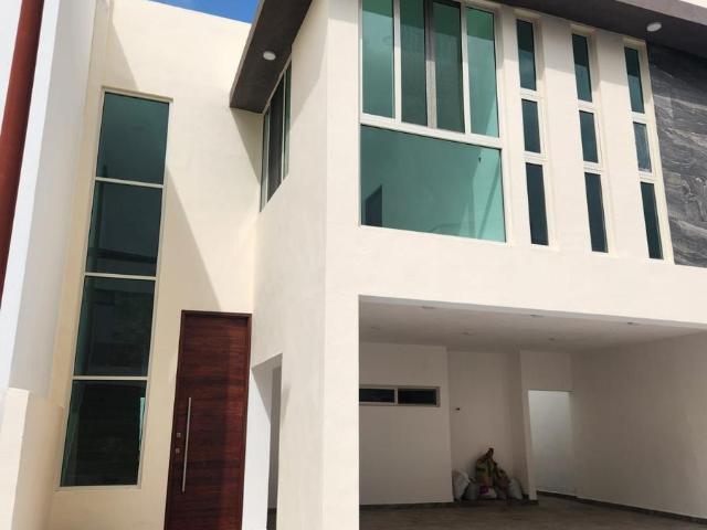 Venta de Casa Nueva en Carretera Nacional
