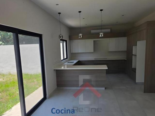 VENTA de CASA NUEVA en Carretera Nacional SANTIAGO Nuevo Leon