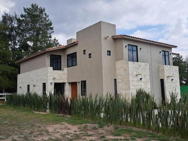 Venta de Casa Nueva en Club de Golf La Esmeralda. 4