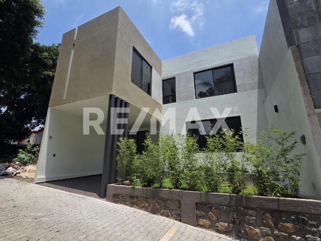 Venta de casa nueva en la Col. Del Empleado, Cuernavaca, Morelos. Clave 6268