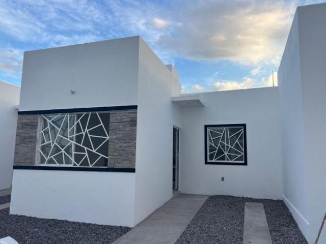 Venta de casa nueva Fracc Higueras del Espinal con gran gran jardín, en Villa de Álvarez Colima