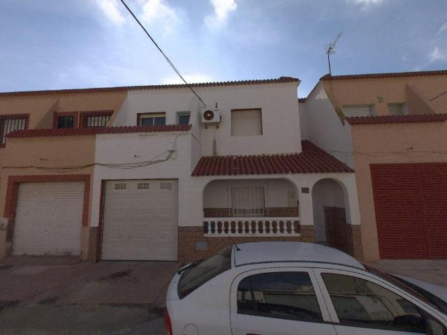 Venta de Casa No visitable Sin Posesión el Almería