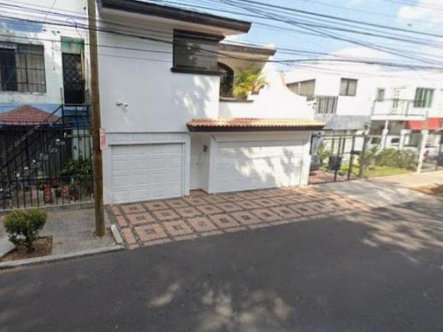 VENTA DE CASA AVENIDA CERRO GORDO 1751 COLONIA LAS AGUILAS ZAPOPAN JALISCO