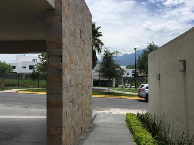 Venta de Casa a Estrenar en Valles de Cristal Carretera Nacional
