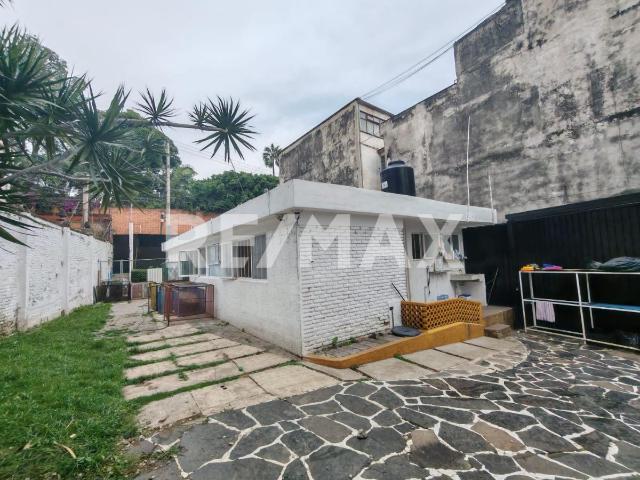 Venta de casa a precio de terreno, Col. Centro de Cuernavaca, Morelos. Clave 5763