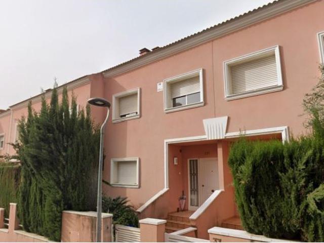 Venta de Casa Adosada OKUPADA en Calle La Garrotxa Nº 33 Vendrell El Tarragona
