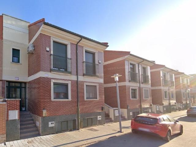Venta de casa adosada sin posesión no visitable en Cisterniga Valladolid