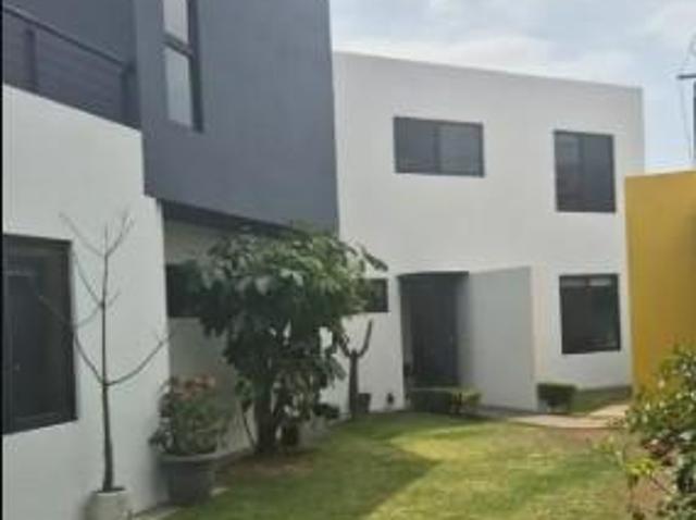VENTA DE CASA AL NORTE DE CUERNAVACA EN FRACCIONAMIENTO