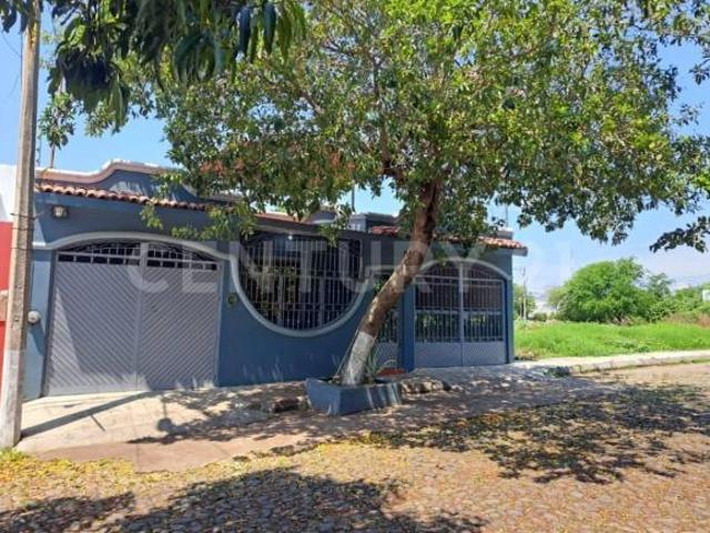 VENTA DE CASA AMPLIA DE UNA SOLA PLANTA PARA ADULTOS O PAREJA JOVEN CON HIJOS