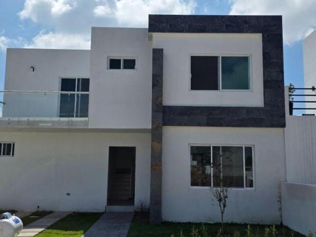 VENTA DE CASA AMPLIA EN SAN JUAN DEL RIO POR LA SALLE CDA MARAVILLAS