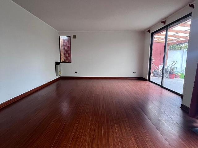 VENTA DE CASA / CIUDAD DE LOS VALLES 4 DORMITORIOS