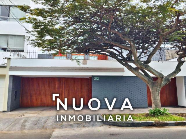 VENTA DE CASA COMO TERRENO DE 300m2 EN SANTIAGO DE SURCO