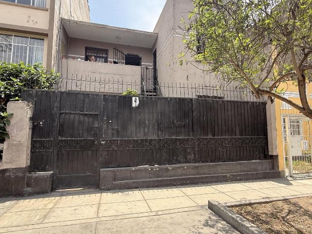 Venta De Casa Como Terreno Ideal Para Proyecto Inmobiliario Entre Av. Arequipa Y Av. Javier Prado