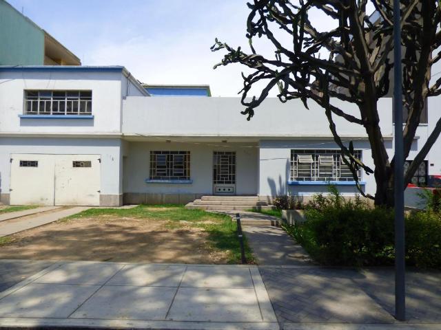 VENTA DE CASA como TERRENO_ SAN ISIDRO