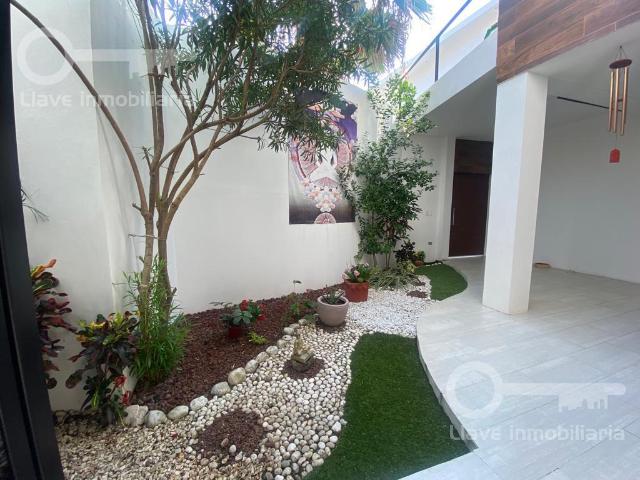 Venta de Casa con 2 Niveles en Fracc. Real de Palmas, Coatzacoalcos, Ver