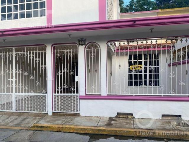 Venta de Casa con 3 habitaciones en Circuito Interior, Col. Ex Aeropuerto, Minatitlán, Ver