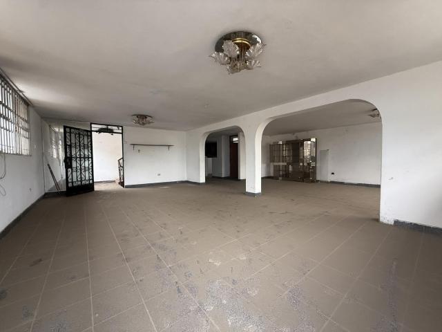Venta de Casa con 3 locales y vivienda en San Juan de Miraflores – a 1 cuadra de la Panamericana