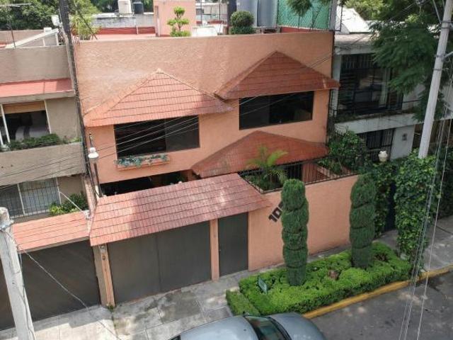 VENTA DE CASA CON UBICACIÓN ESTRATÉGICA EN EL CENTRO FINANCIERO DE CDMX