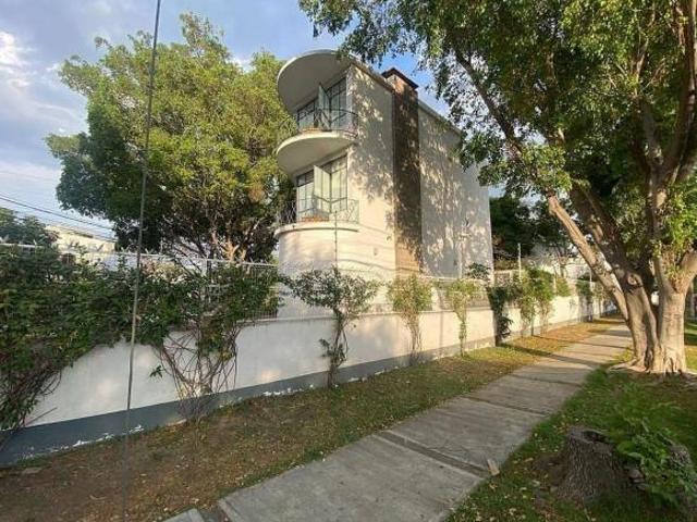 VENTA DE CASA CON USO DE SUELO EN COLONIA MODERNA