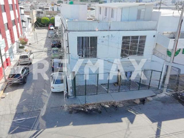 Venta de Casa con uso de suelo mixto en Col. Mercurio, Querétaro