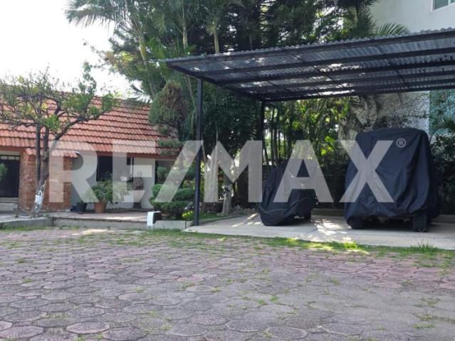 Venta de casa con vista panorámica en Fraccionamiento Club de Golf Hacienda San Gaspar, Jiutepec, Morelos. Clave 5775