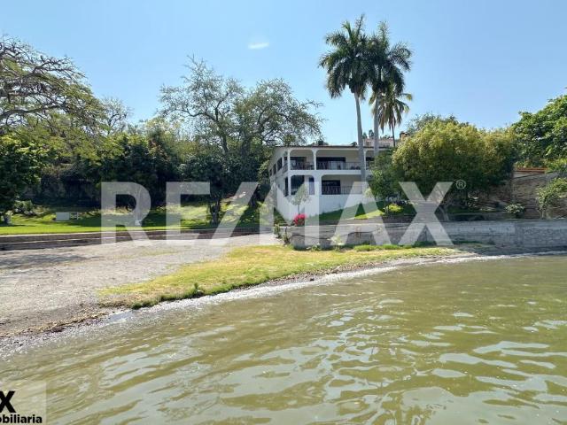 Venta de casa con acceso al Lago de Tequesquitengo, Morelos. Clave 5521