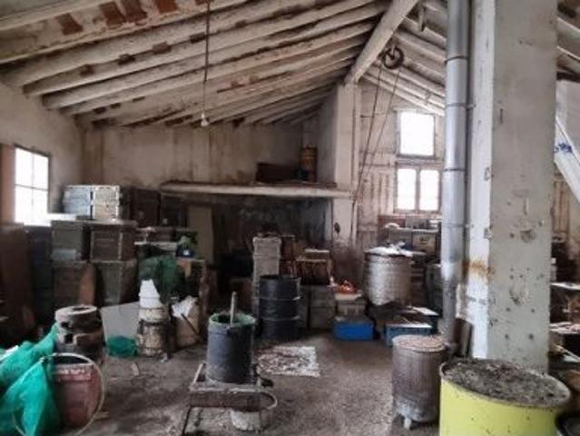 Venta de casa con almacén en Épila