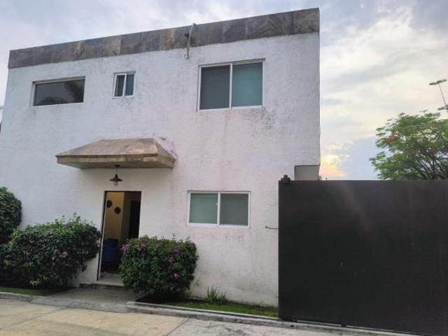 VENTA DE CASA CON ALBERCA EN OAXTEPEC CON 300 MTS DE TERRENO