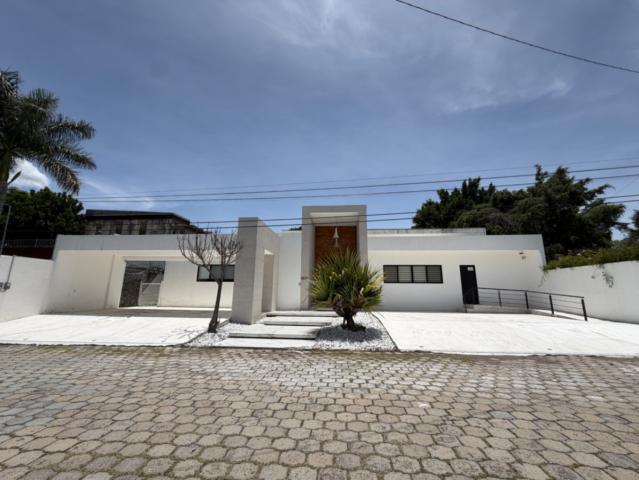 VENTA DE CASA CON ALBERCA EN FRACC. LA MORALEDA, ATLIXCO, PUEBLA