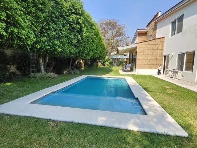 Venta de Casa con Alberca en Fraccionamiento de Jiutepec, Morelos