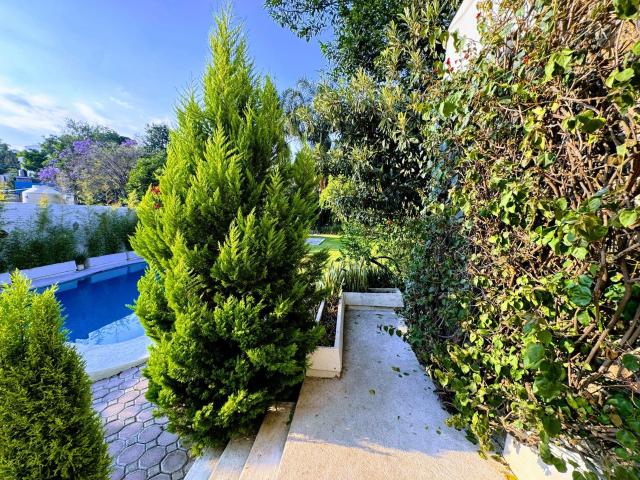 Venta de casa con alberca en la Col. Tlaltenago, Cuernavaca, Morelos?Clave 6107