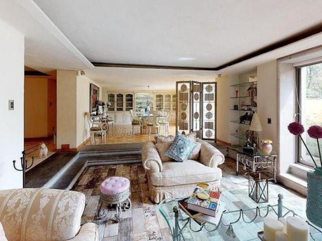 Venta de Casa con Alberca en Pedregal