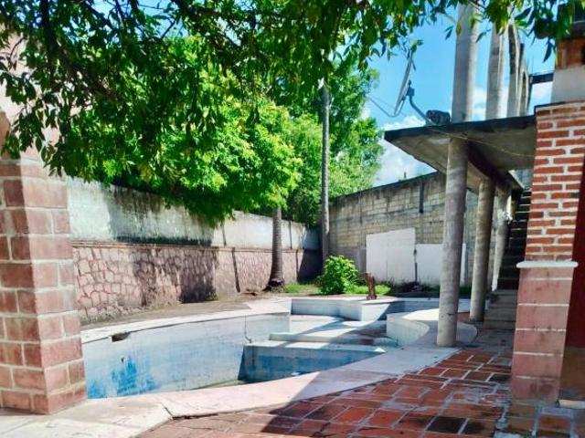 Venta De Casa Con Alberca Y Amplio Jardín | Morelos