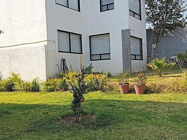 Venta de Casa con Alberca y Seguridad en Totolapan Morelos $1,750,000