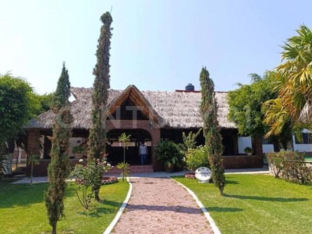 VENTA DE CASA CON ALBERCA Y TEMAZCAL EN PUENTE DE IXTLA