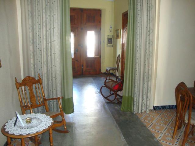 VENTA DE CASA CON AMPLIO CORRAL EN BENIFAIO