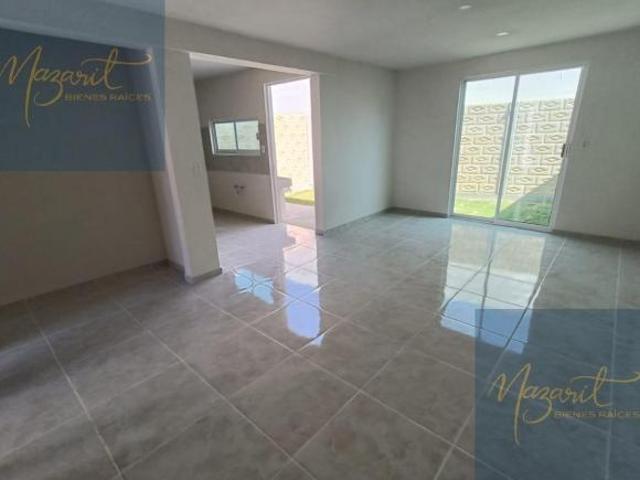 Venta de casa con cuatro recamaras, terraza y jardín en Tlaxcala