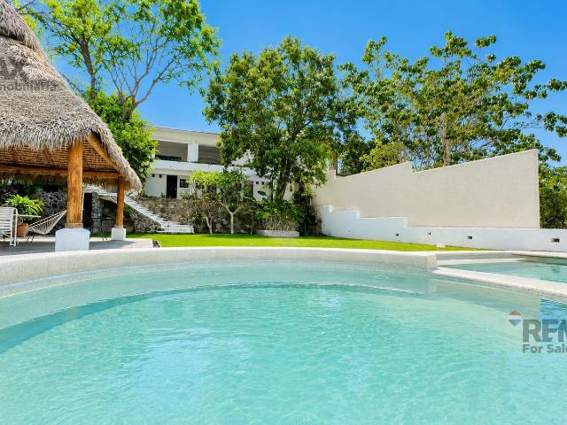 Venta de Casa con espectacular vista y acceso directo al lago de Tequesquitengo, Morelos?Clave 6208