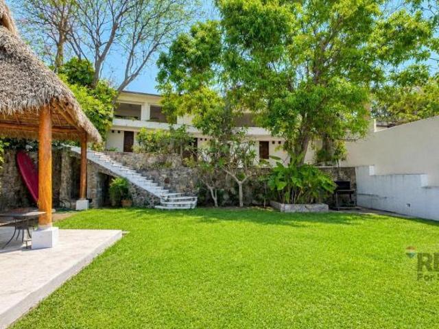 Venta de Casa con espectacular vista y acceso directo al lago de Tequesquitengo, Morelos…Clave 6208