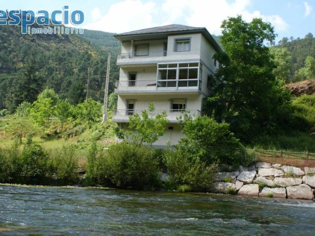 VENTA DE CASA CON FINCA EN PARADA DO LOR