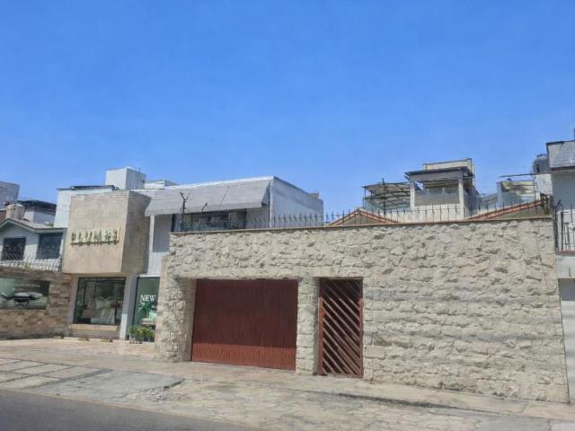 Venta De Casa Con Jardín Interno Y Terraza Cerca Al C.C Caminos del Inca
