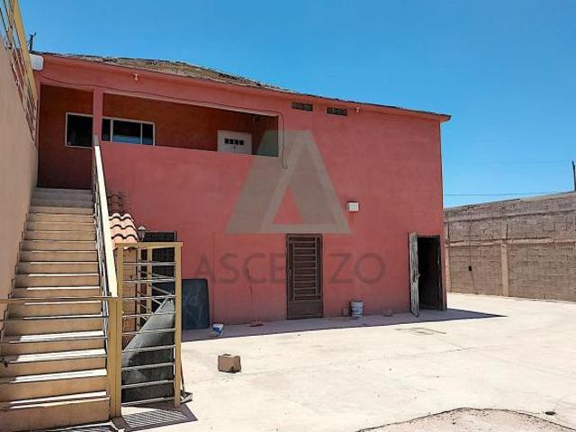 Venta de Casa con Local Comercial en Col. Sacramento, Fergo