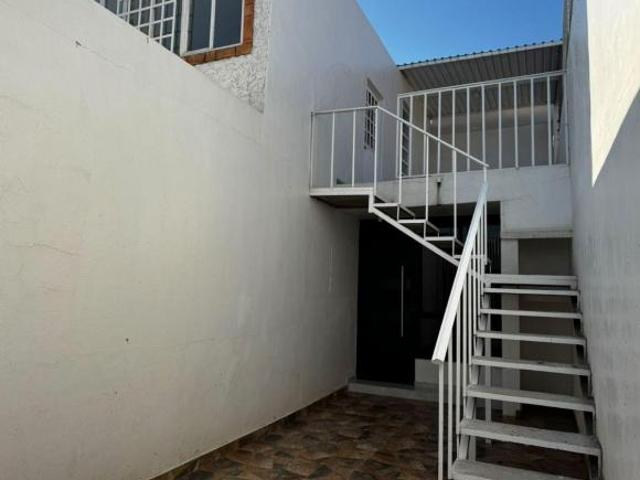 Venta de Casa con Local Comercial y 4 Recámaras en Pabellón de Arteaga